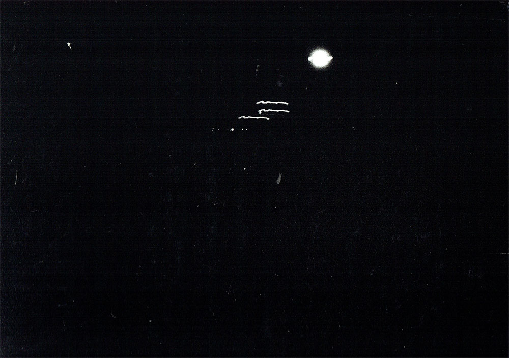 No.5　「空中に静止するUFO」　<br>
                      ～マンションの７階、ベランダ越しに滞空したUFOを5人が目撃。撮影にも成功した～